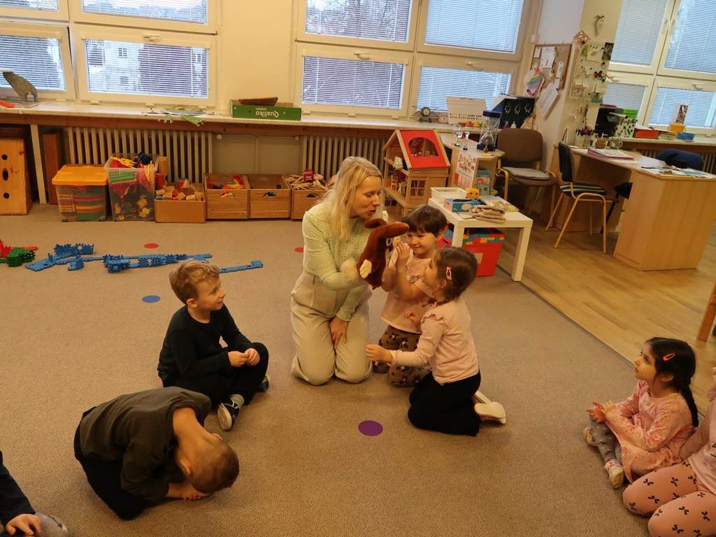 Učíme se s pohádkou - Zajíci šli do školy